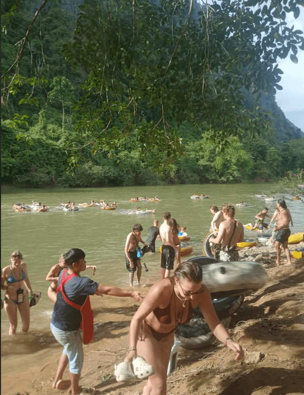 Vang Vieng Tipsy Tubing! — photo 2